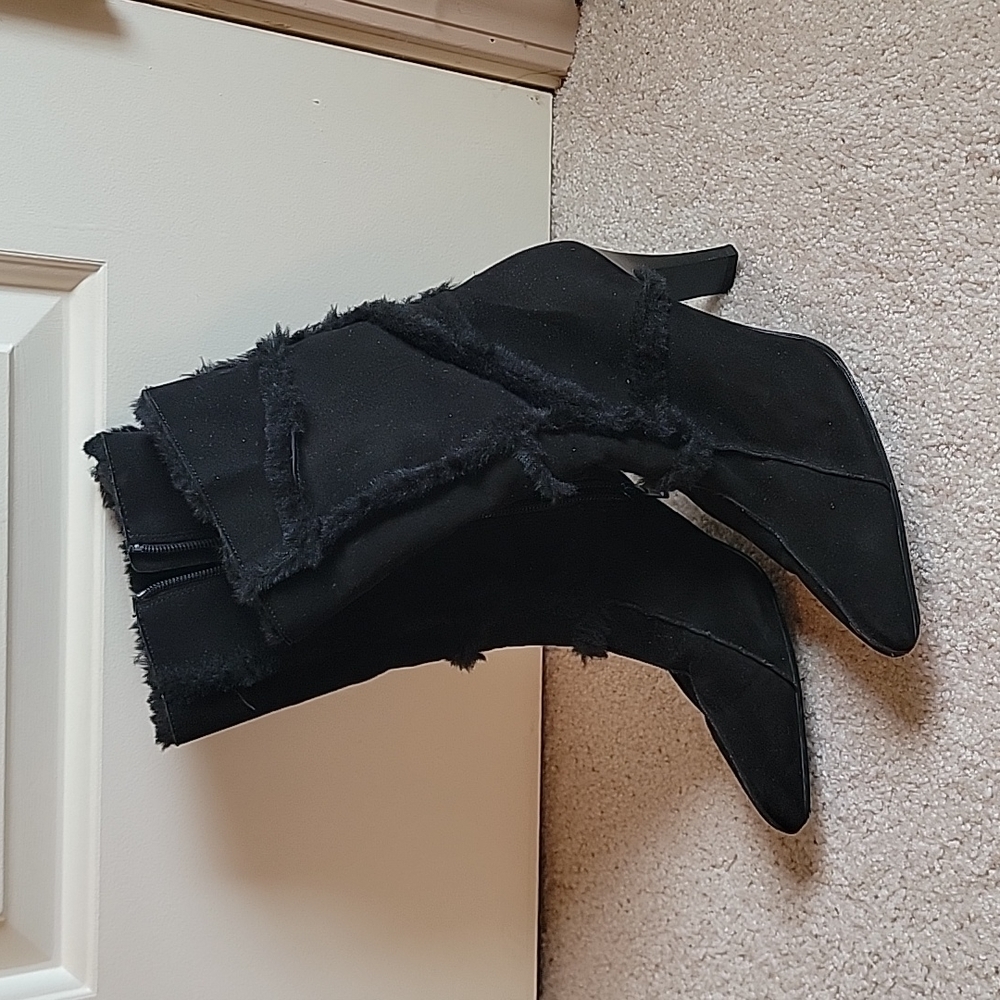 Ann Marino suede boots